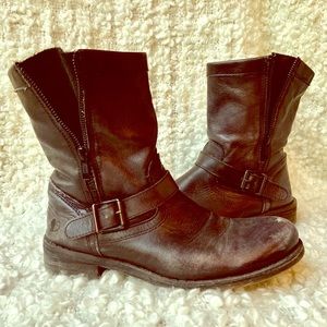 Felmini Distressed Engineer Boot w/ zipper detail!